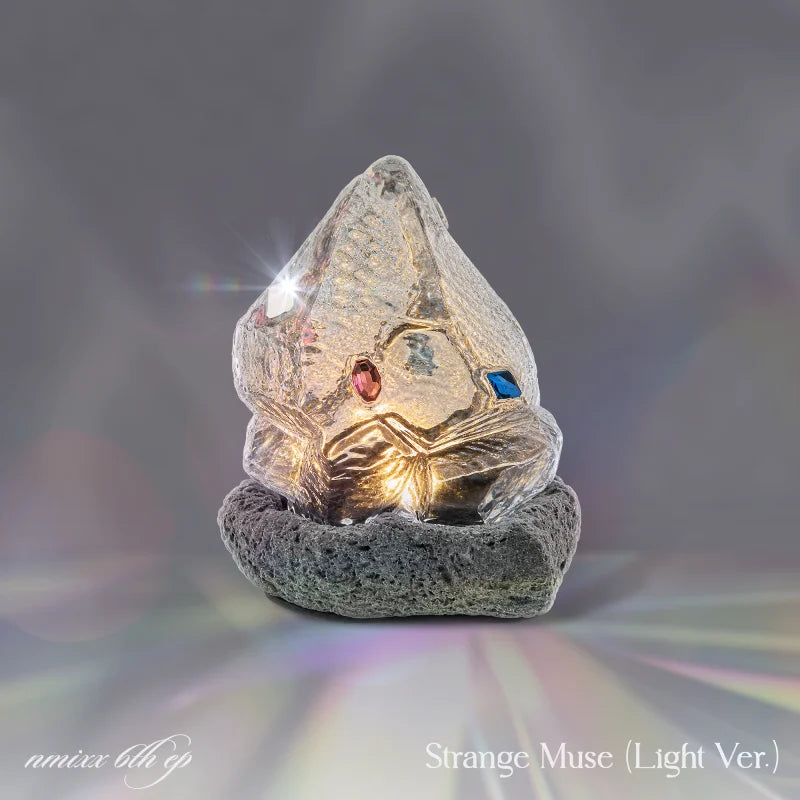 [Pre-Order] NMIXX 6th Mini Album - Strange Muse (Light Ver.) + APPLEMUSIC Photocard