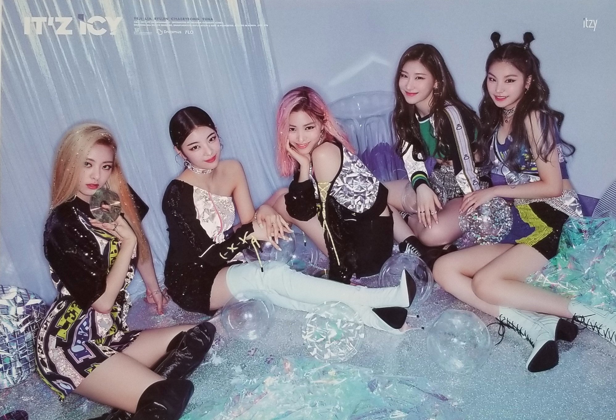 ITZY IT&#39;Z ICY Official Poster - Photo Concept 1