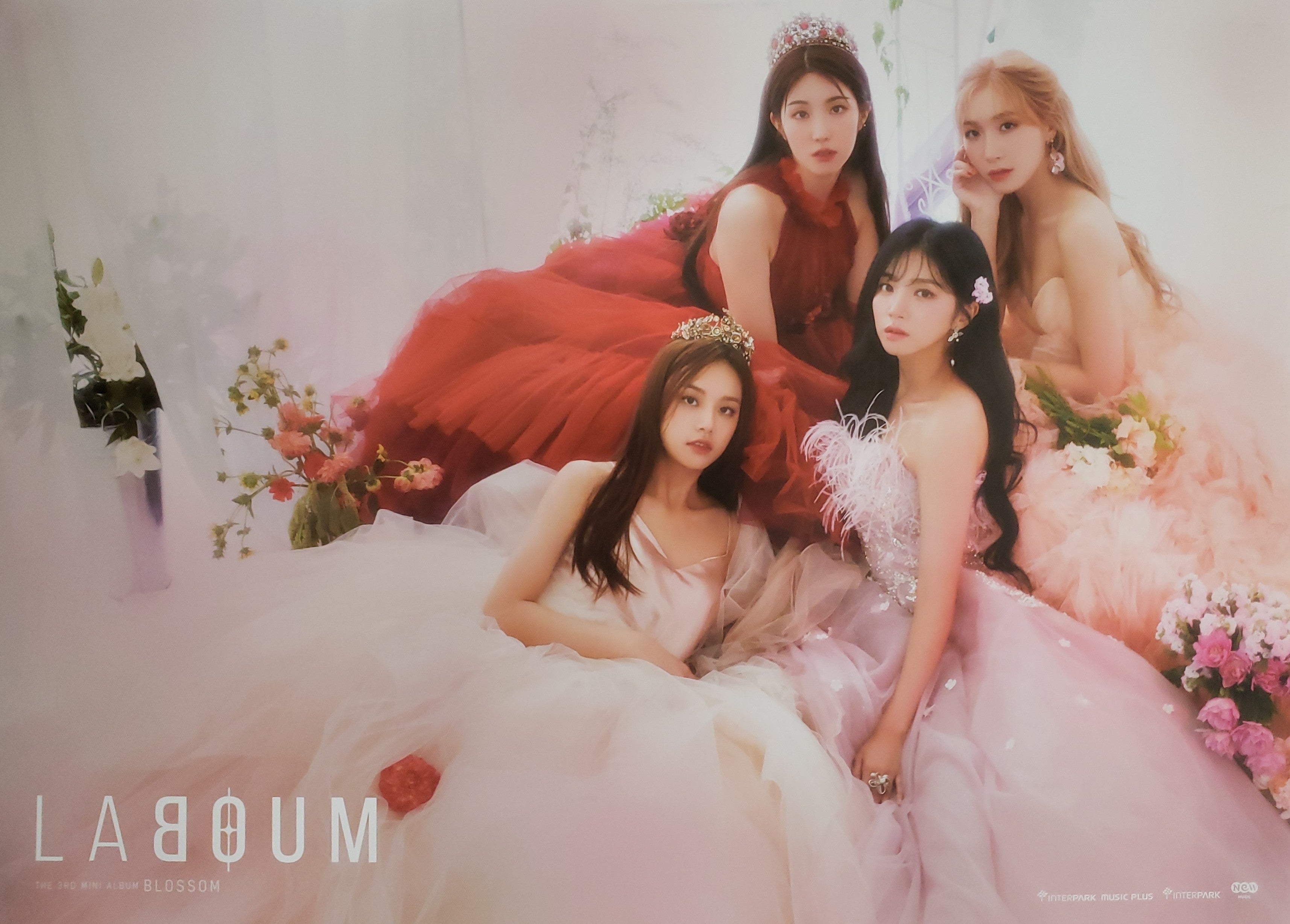 LABOUM & IZ*ONE 等の34枚 CDセット Laboum 6th Single Album I'm Yours CD Photocard Postcard Set