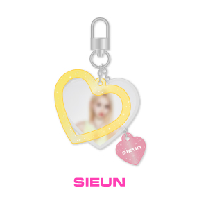 STAYC Young-Luv.Com Official Merchandise - Heart Key Ring