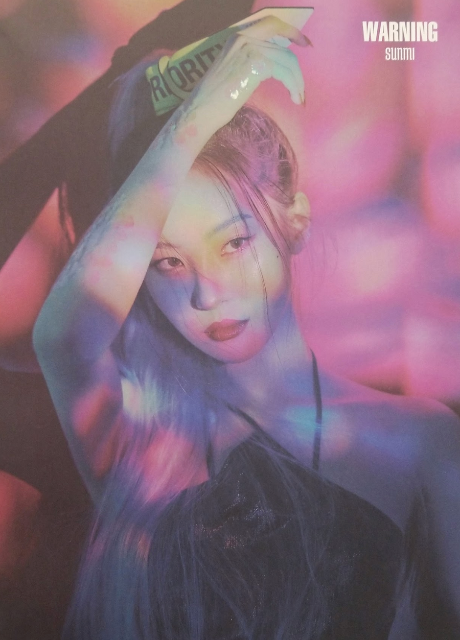 Sunmi 2nd Mini Album Warning Official Poster - Photo Concept 1